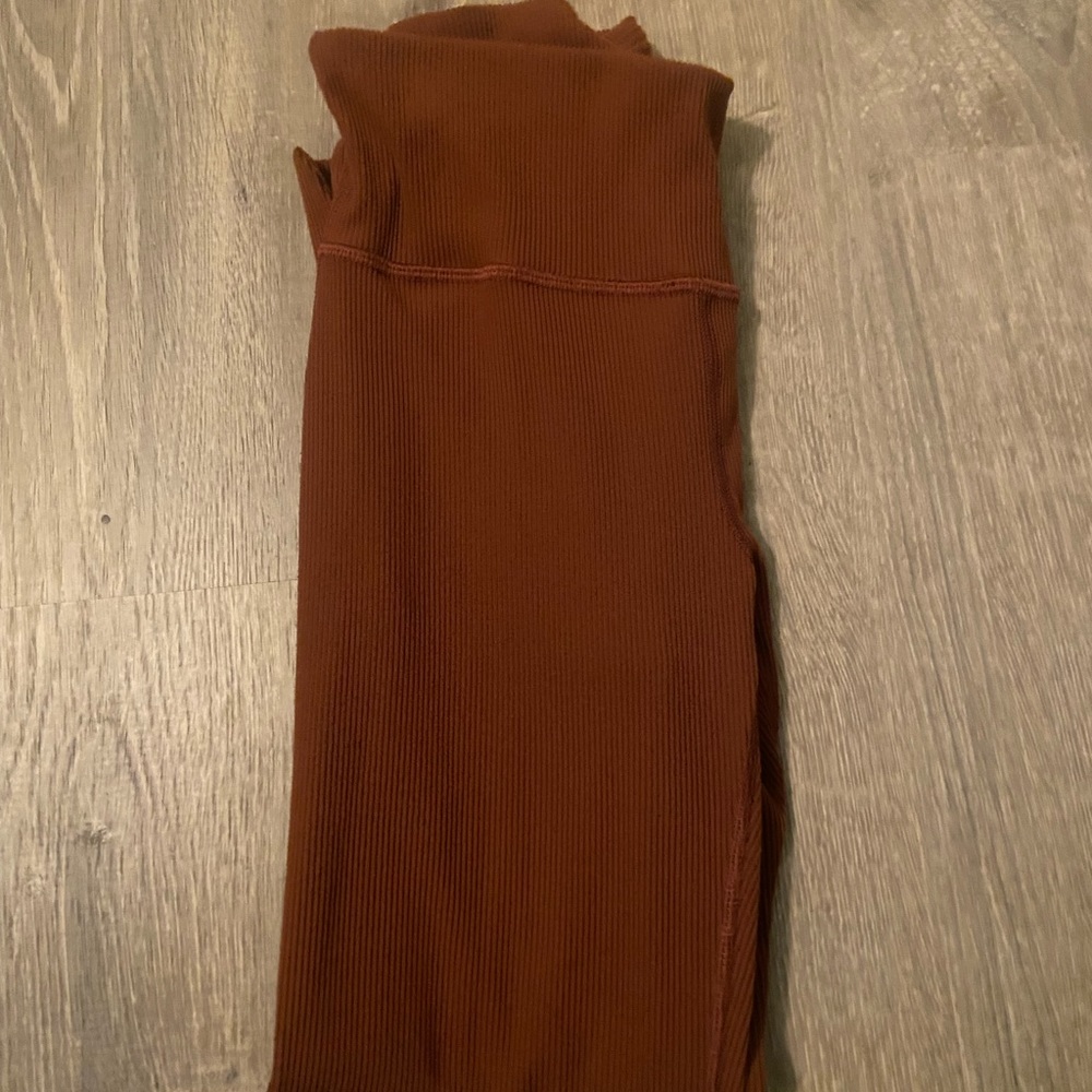 Burgundy ribbed leggings